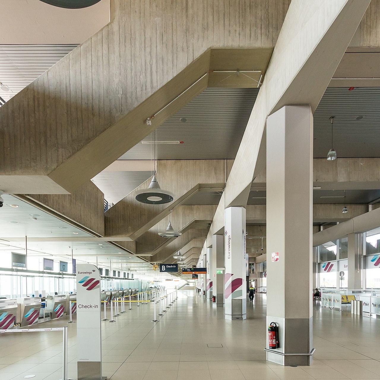 Empfangsgebäude Terminal, Sichtbeton-Konstruktion