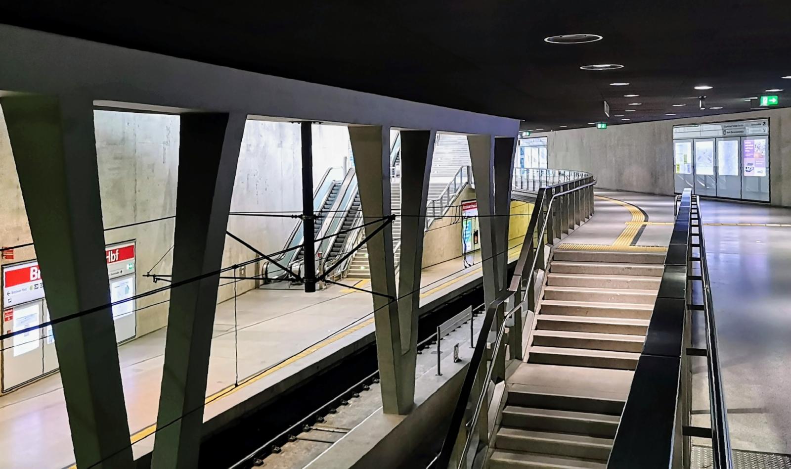 verschiedene Ebenen U-Bahn-Haltestelle Breslauer Platz