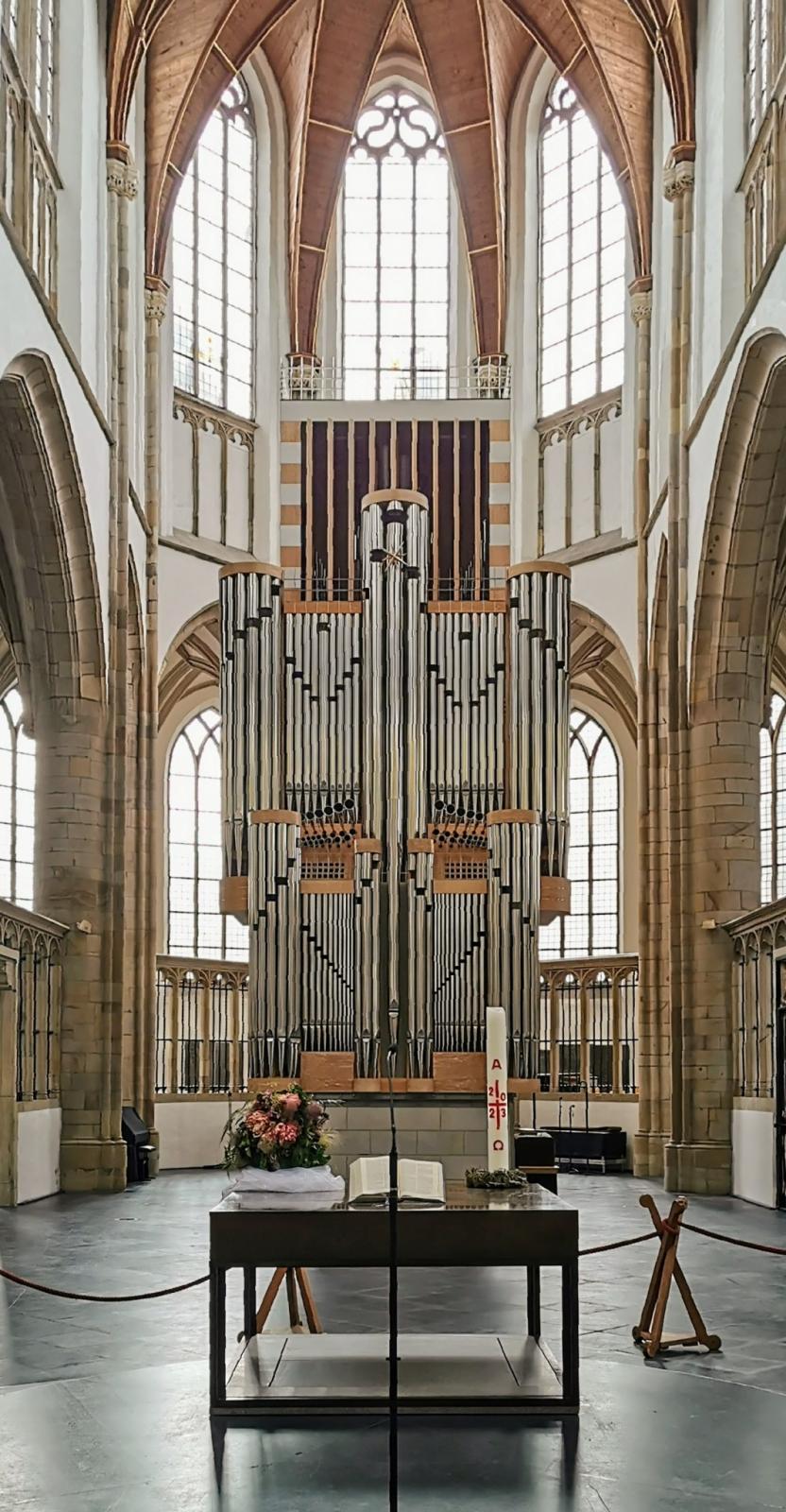 Altar und Orgel im Willibrordi-Dom Wesel
