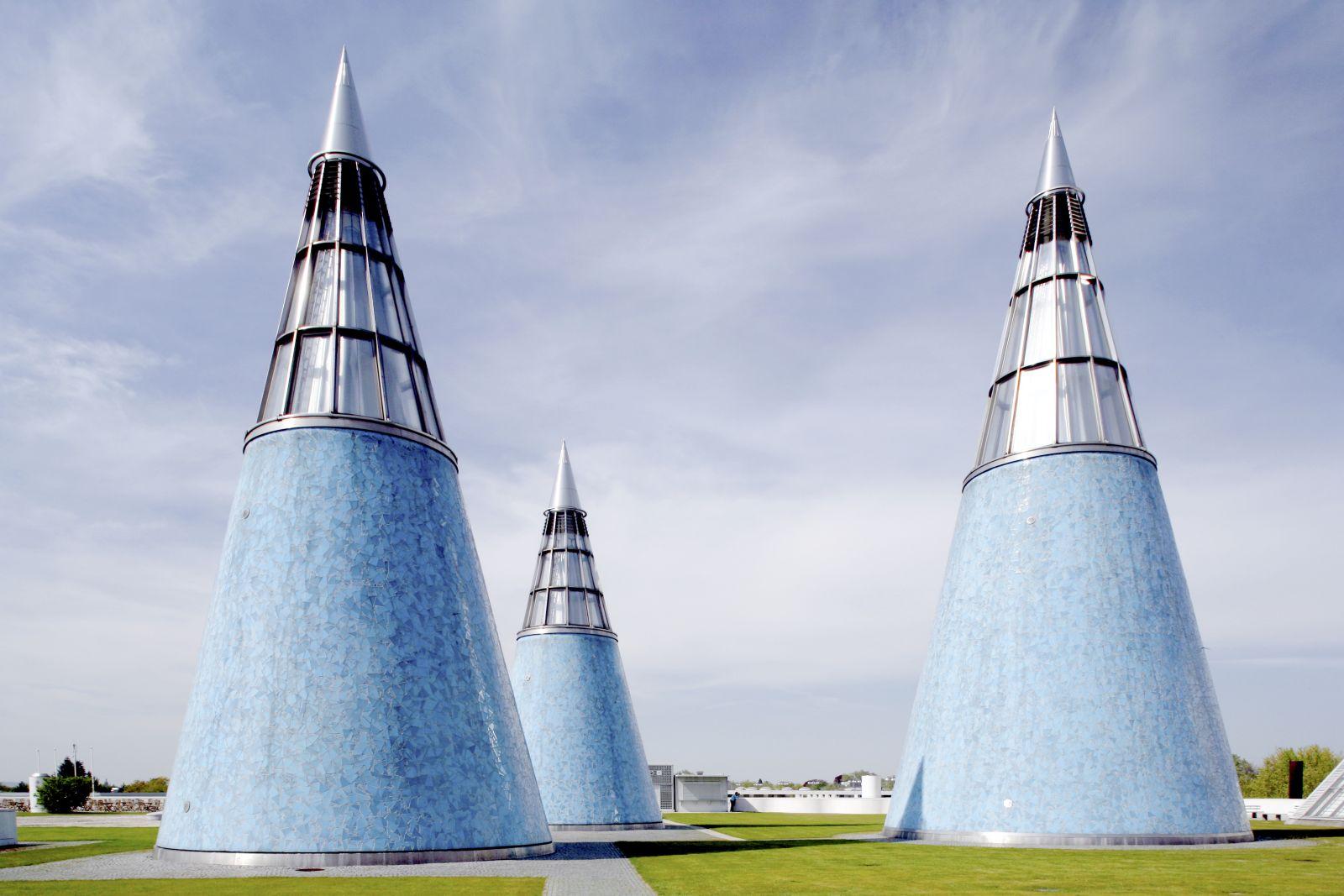 Lichttürme auf dem Dachgarten der Kunst- und Ausstellungshalle