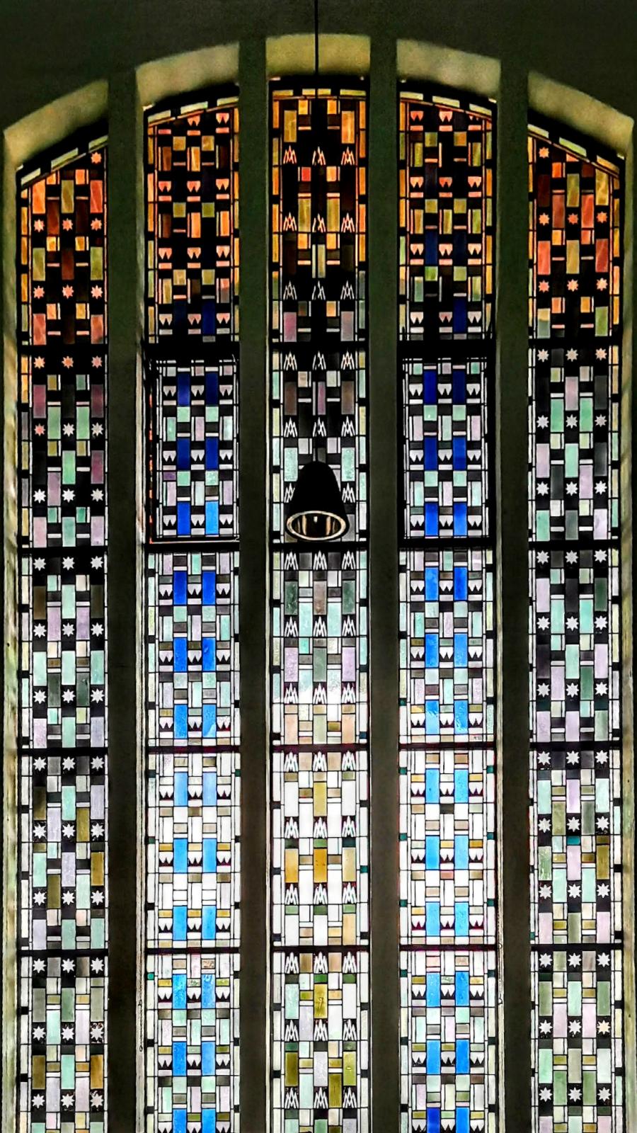 Innenansicht Rundbogenfenster am Eingang