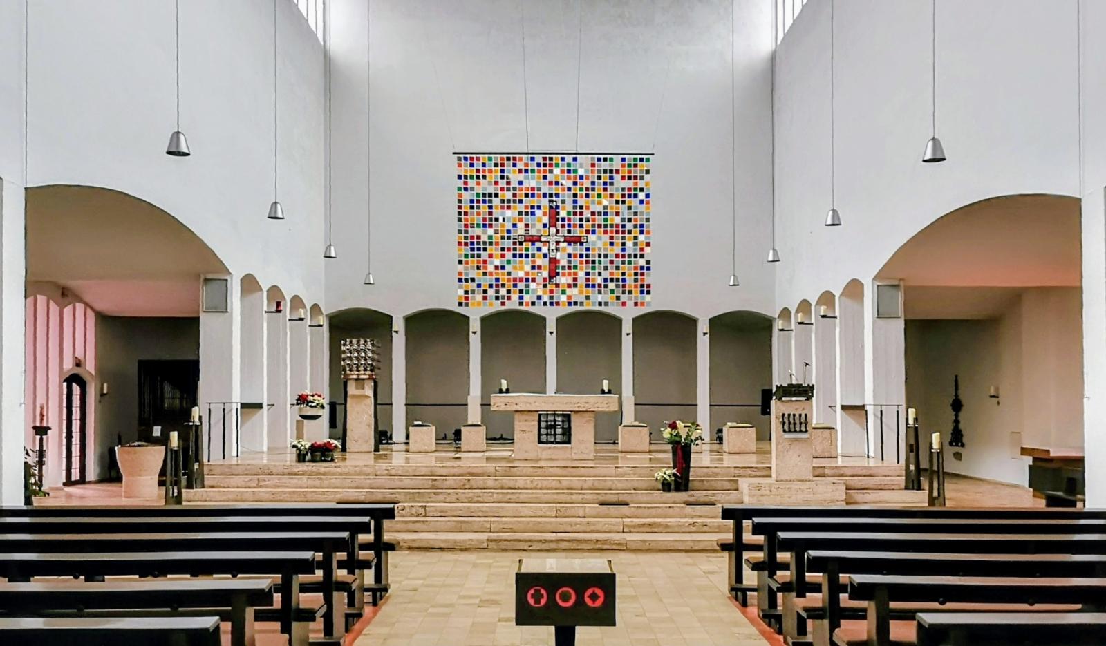 Innenraum, Blick Richtung Altar