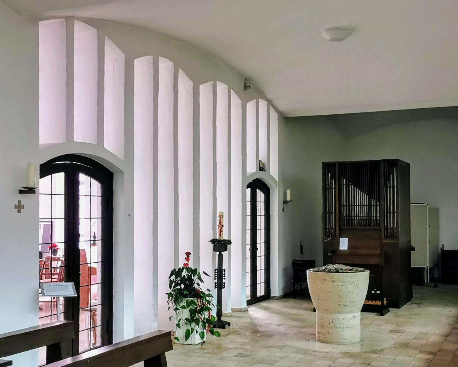 Taufstein im Seitenschiff der Heilig-Kreuz-Kirche Bocholt
