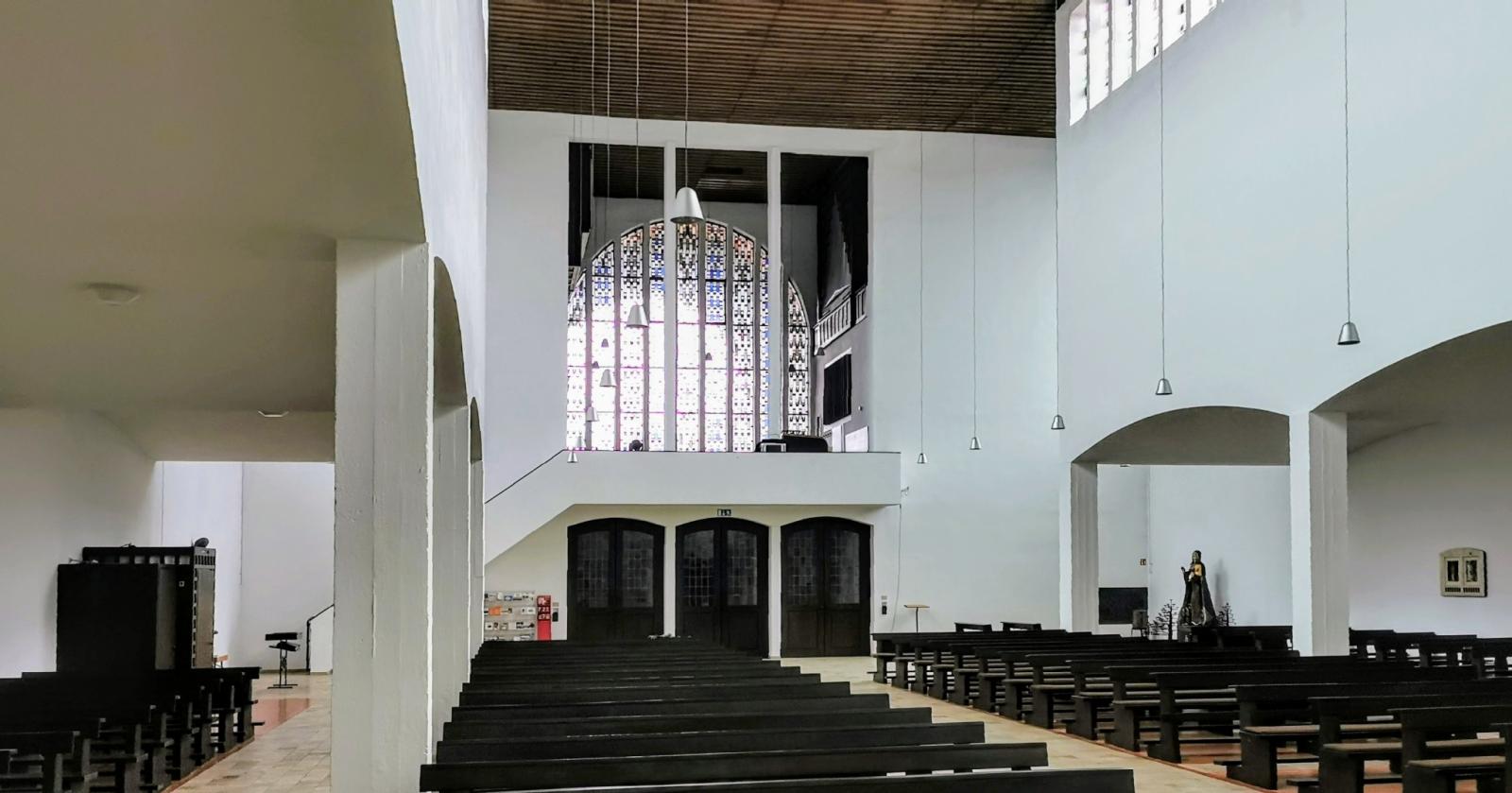 Kirchenraum, Blick Richtung Eingang