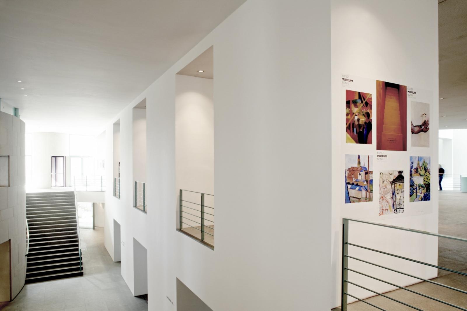 Treppenhaus und Ausstellungshalle