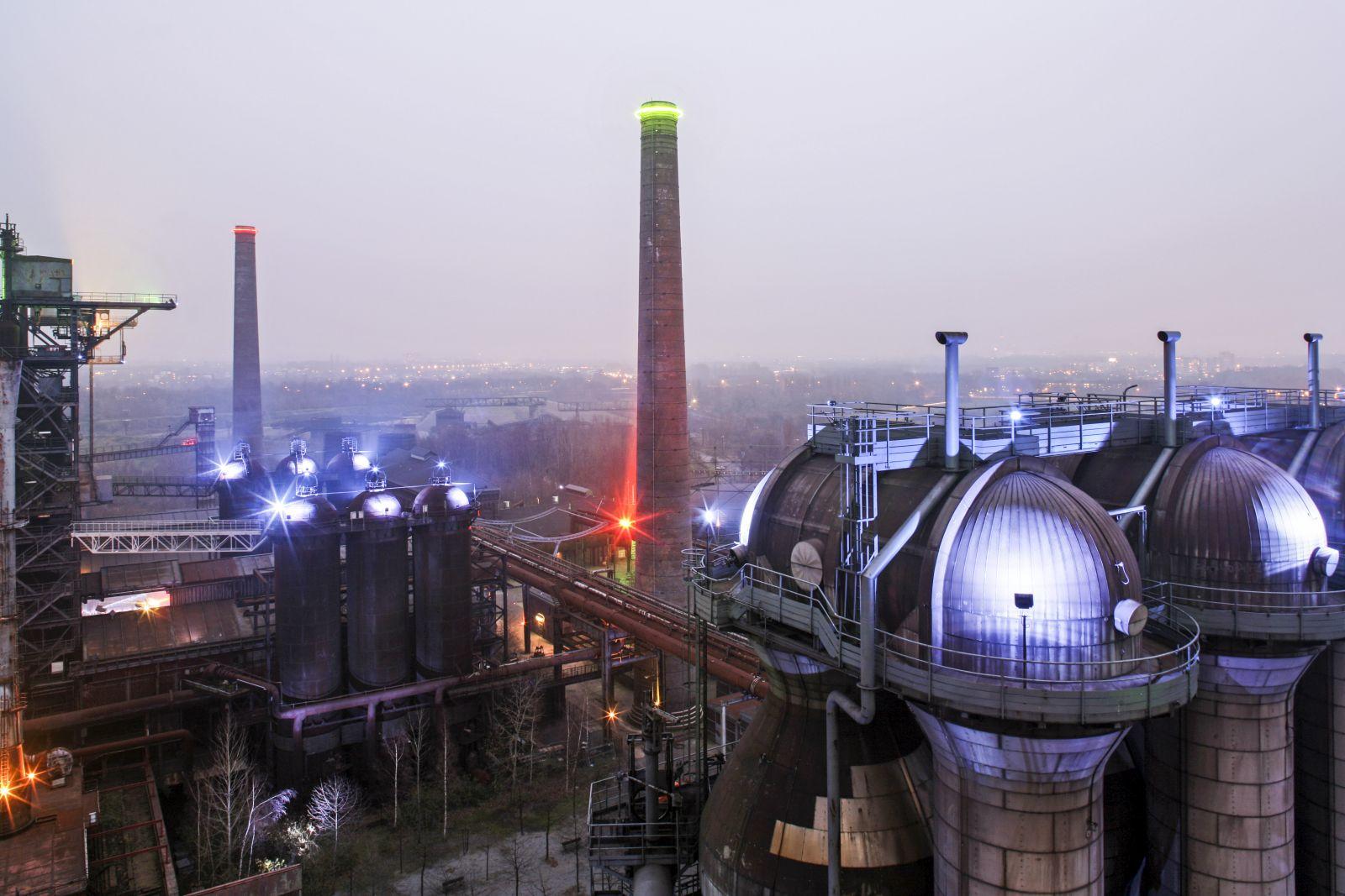 Lichtinstallation an den Hochöfen im Landschaftspark Duisburg-Nord
