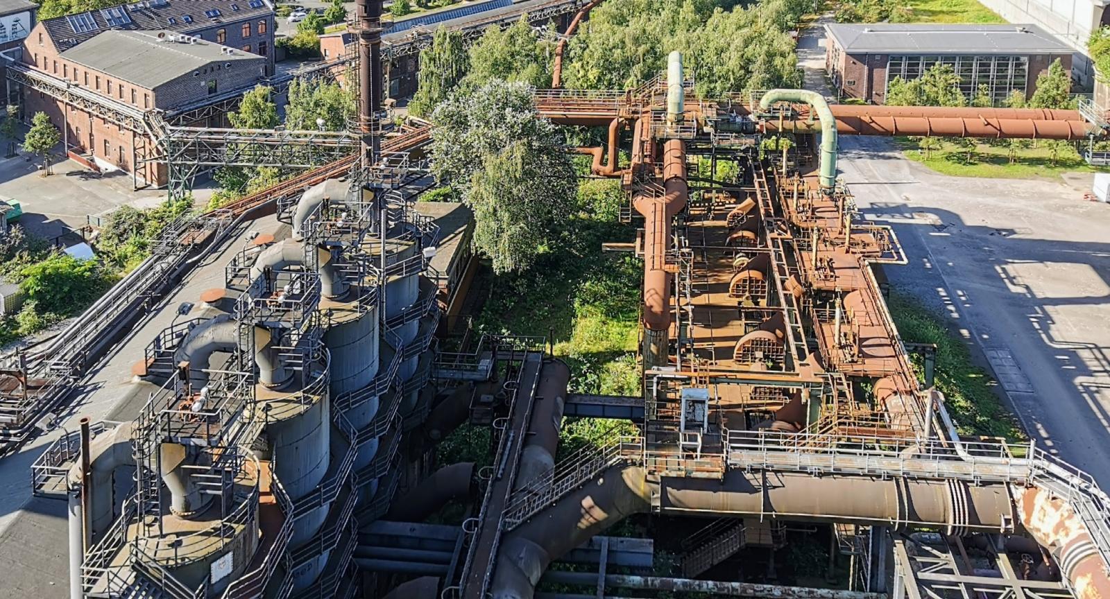 blick vom Hochofen auf Industrieanlagen
