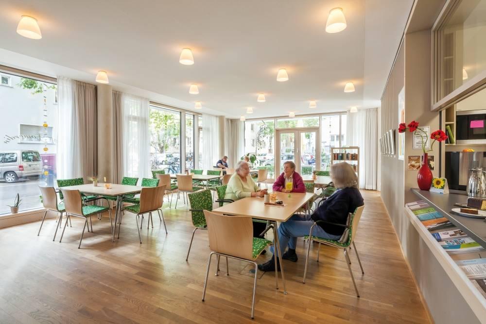 Innenansicht des Cafés im Erdgeschoss