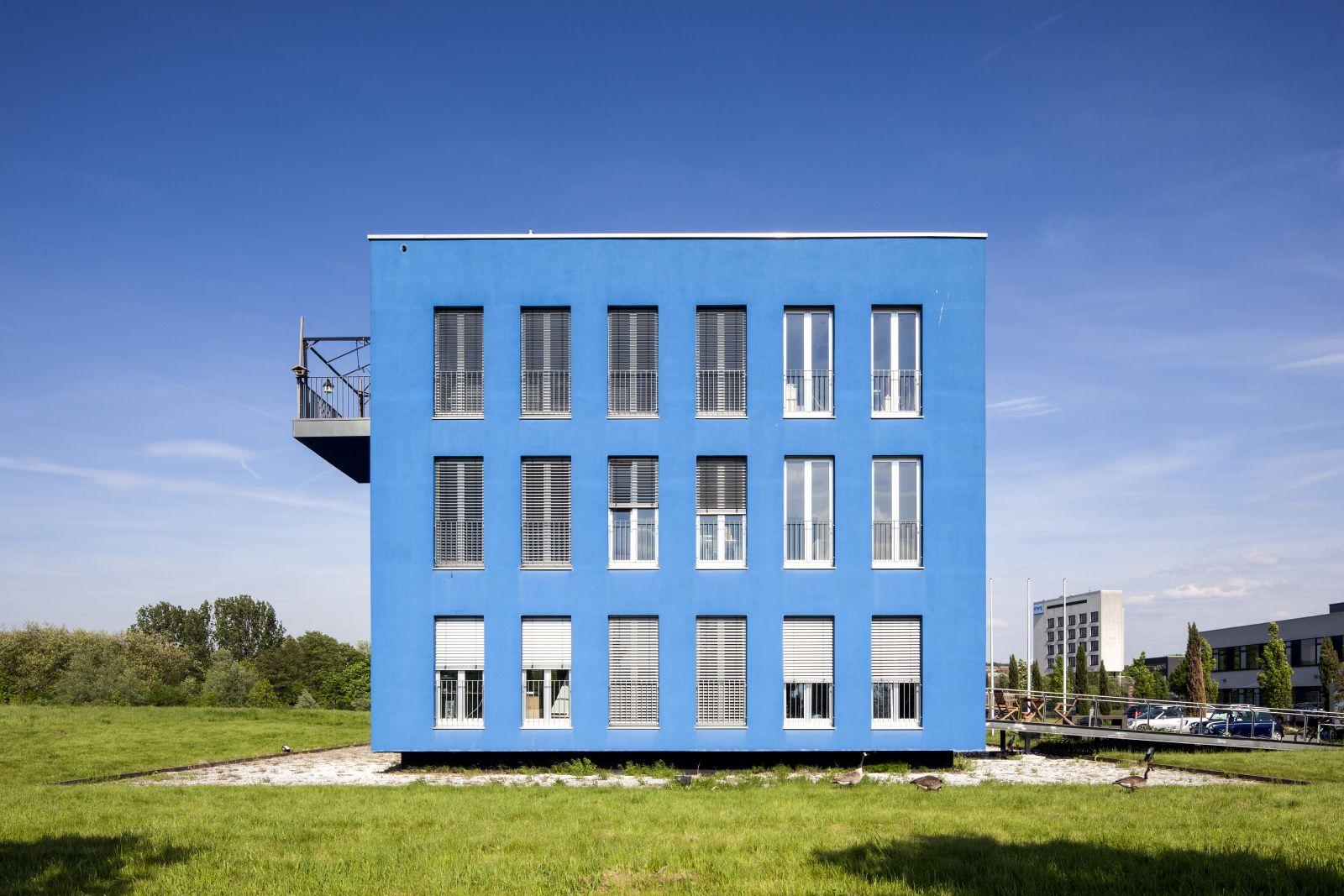 Blaues Bürogebäude Erinstraße 16