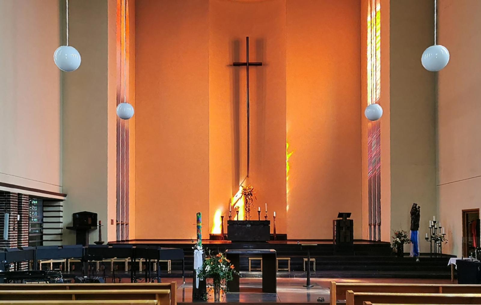 Innenansicht St. Dreikönigen Köln-Bickendorf
