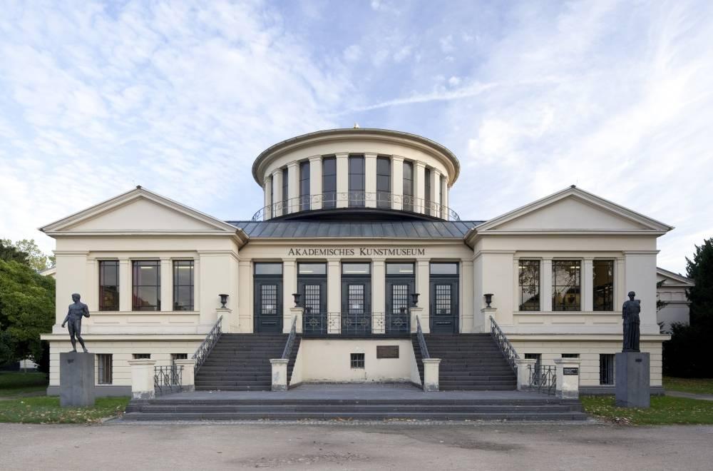 Blick auf die Fassade des Akademischen Kunstmuseums