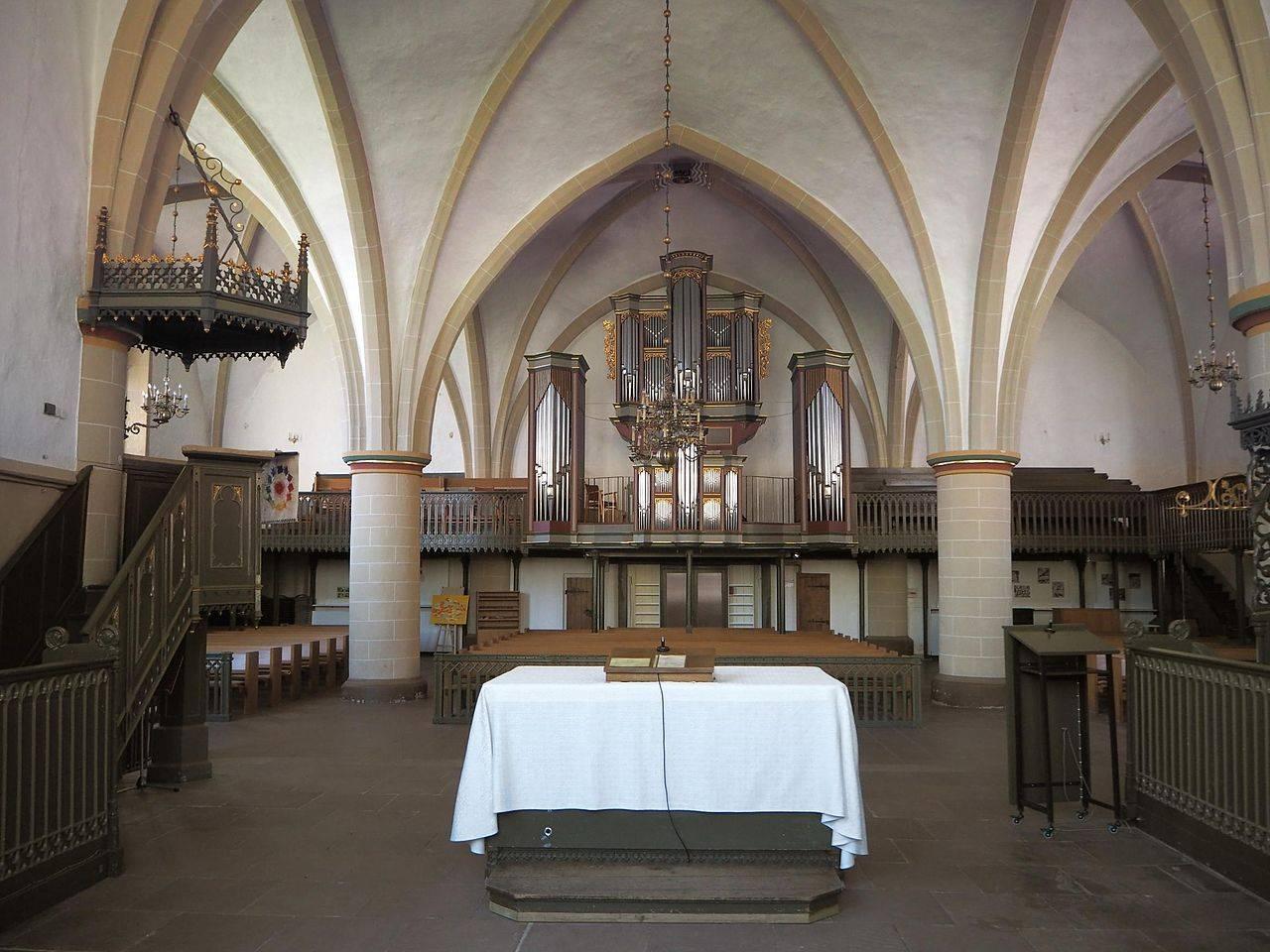 Innenansicht mit Blick vom Chor nach Westen