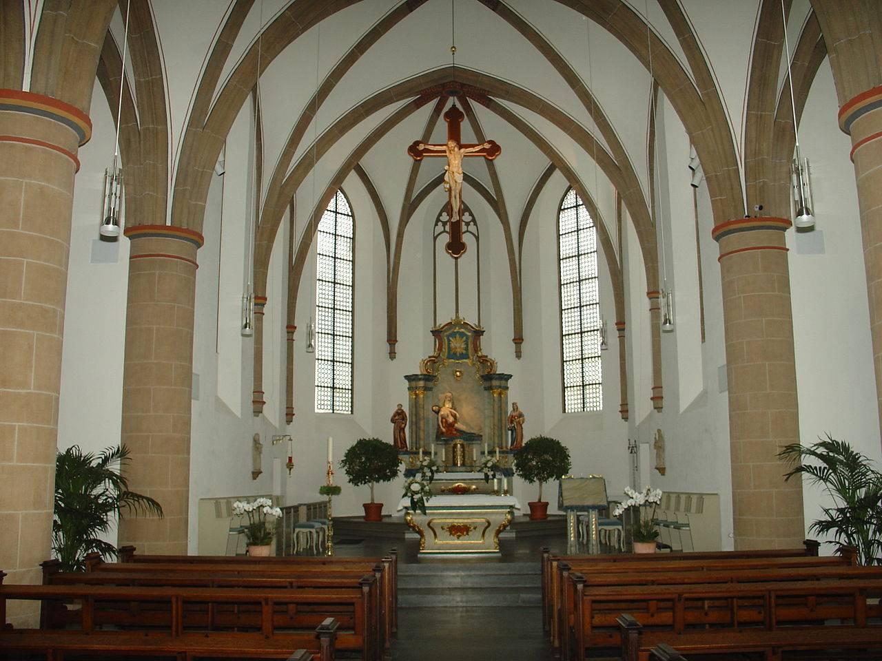 Blick in den Chorraum nach Osten