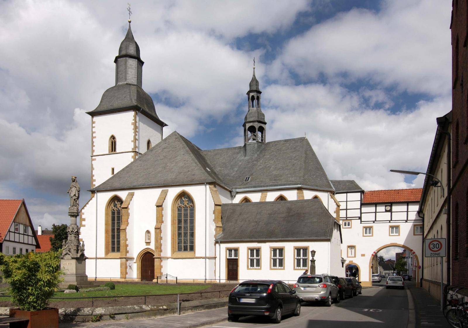 St. Marien von Süden, rechts Klosterübergang
