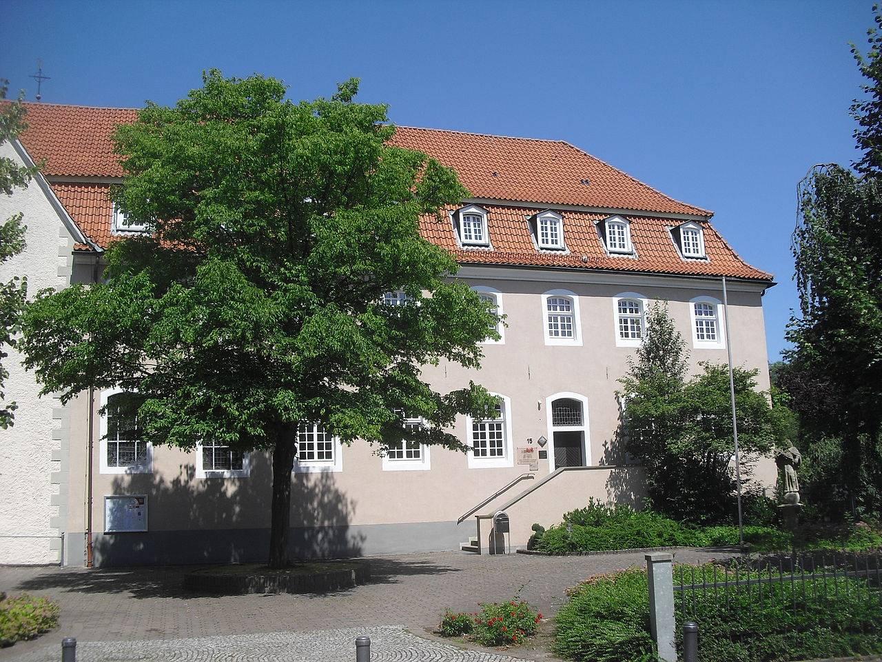 das ehemalige Klostergebäude
