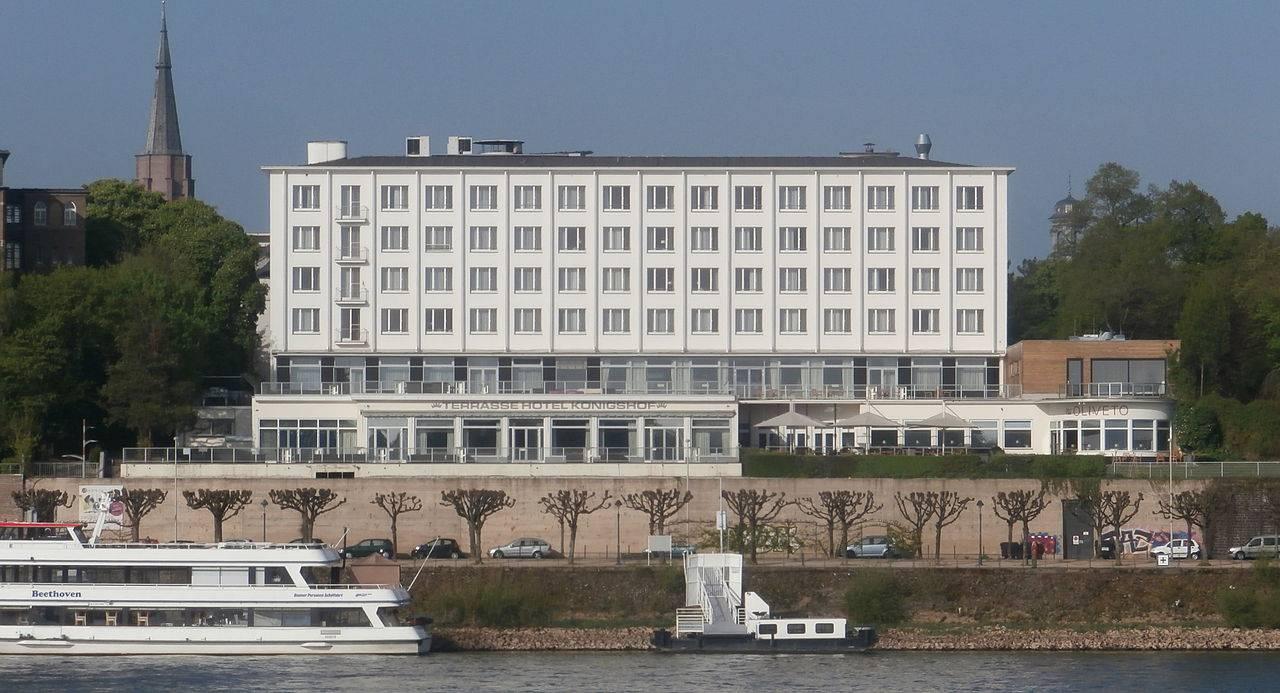 frontale Fassadenansicht vom Hotel Königshof