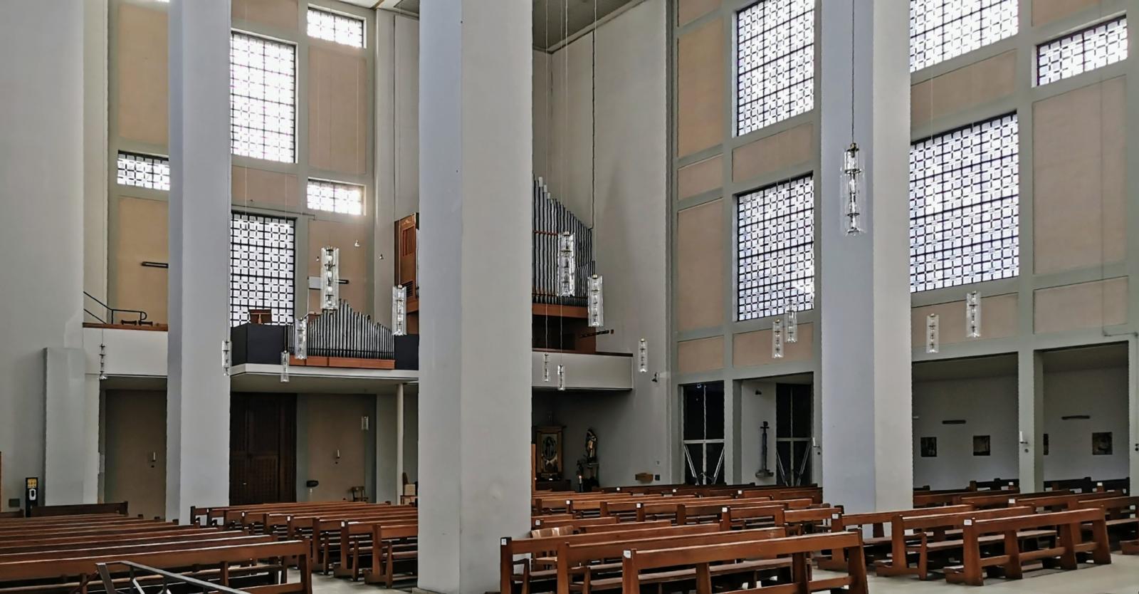 Innenraum St. Mechtern, Blick Richtung Orgelempore