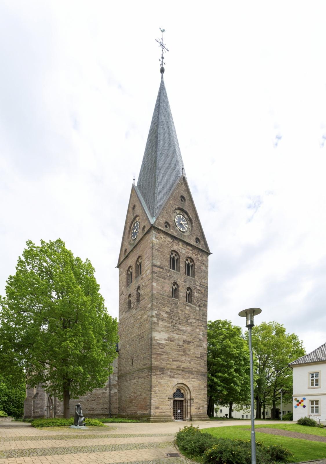 Blick auf den im 19. Jh. umgebauten Turm