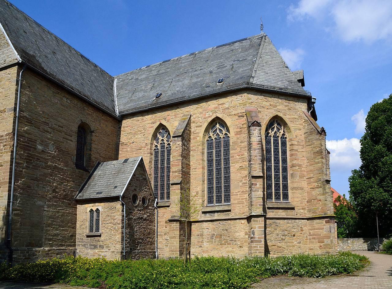 Blick auf den Chor mit Fischblasen-Maßwerk