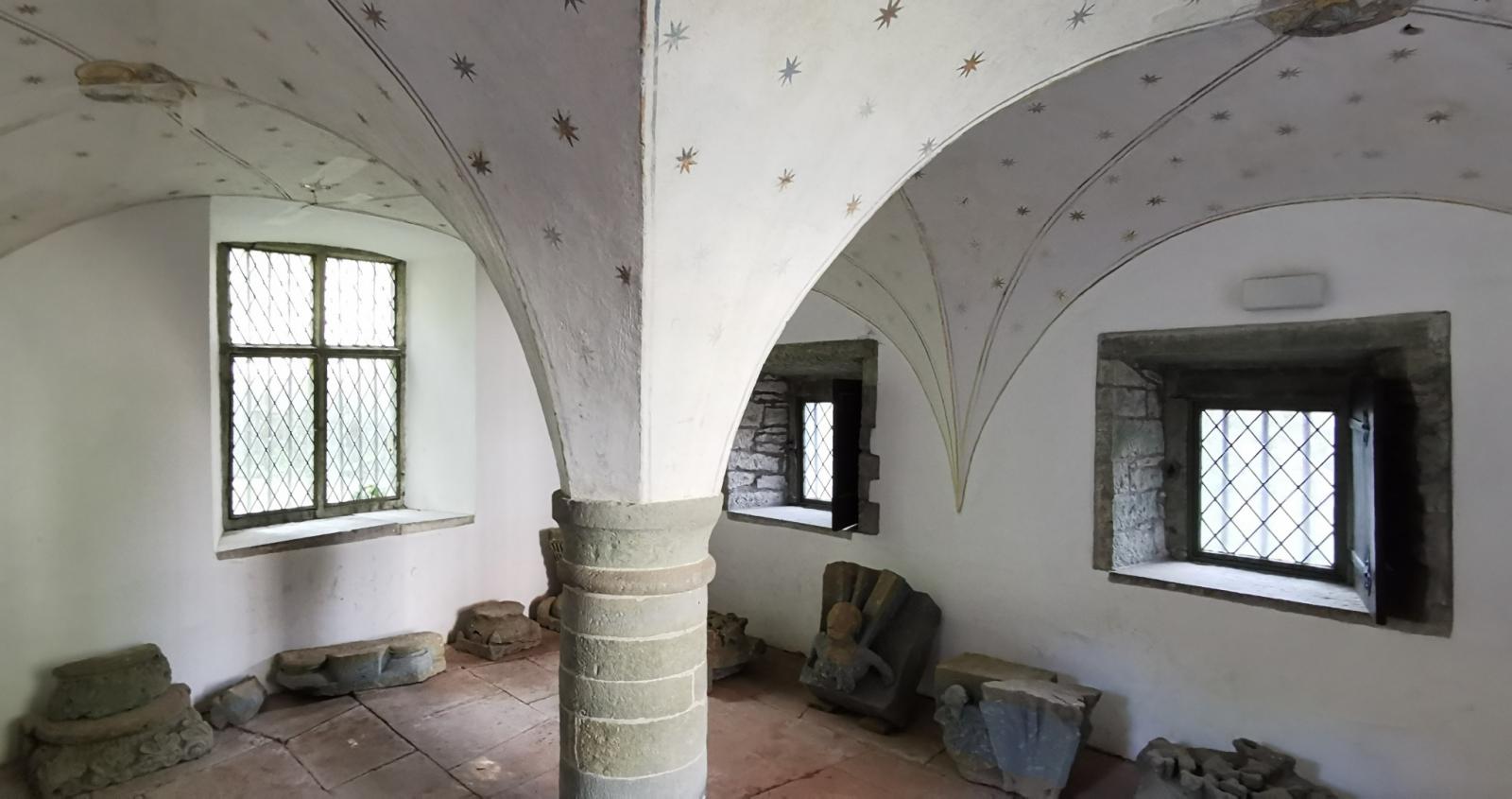 Romanisches Haus, Gewölberaum mit Säulenpfeiler