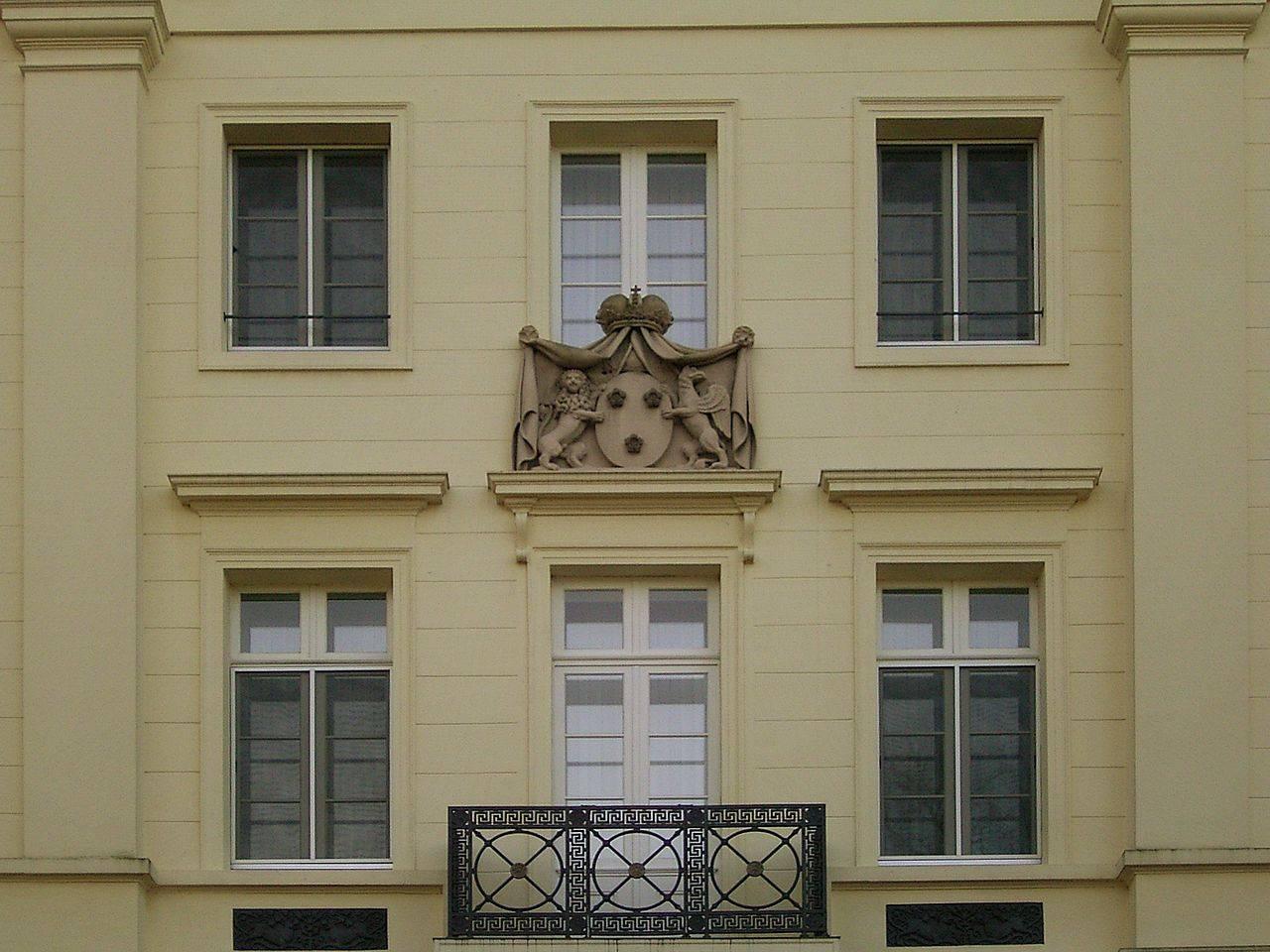 Detail der Fassade im Obergeschoss