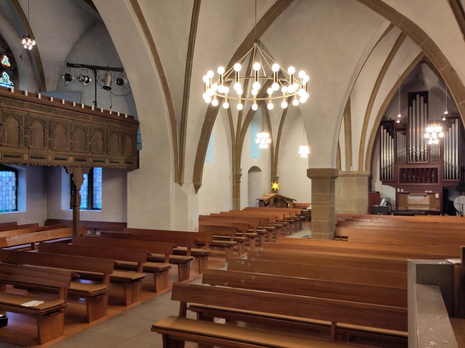 Innenansicht, Blick zur Orgel
