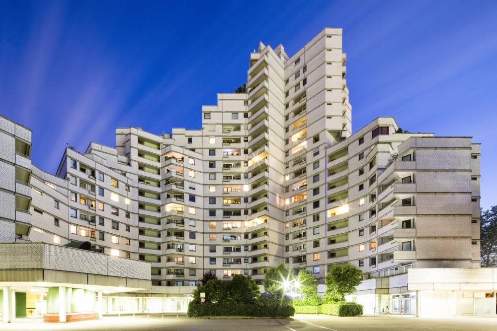Blick auf den Vorplatz der City-Wohnanlage