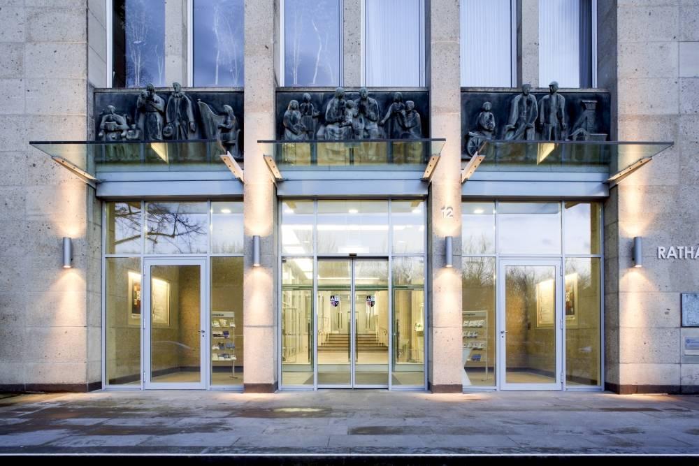 Eingang am Erweiterungsbau