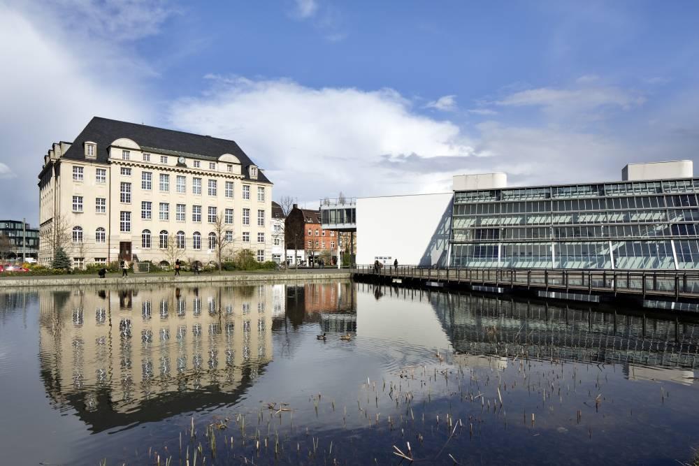 Blick auf das heutige Arbeitsgericht mit dem benachbarten Wissenschafspark