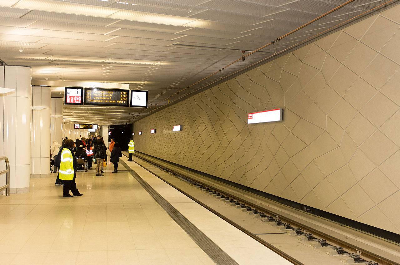 Wehrhahnlinie, Künstlerisches Gesamtkonzept Kontinuum, hier Heinrich-Heine-Allee