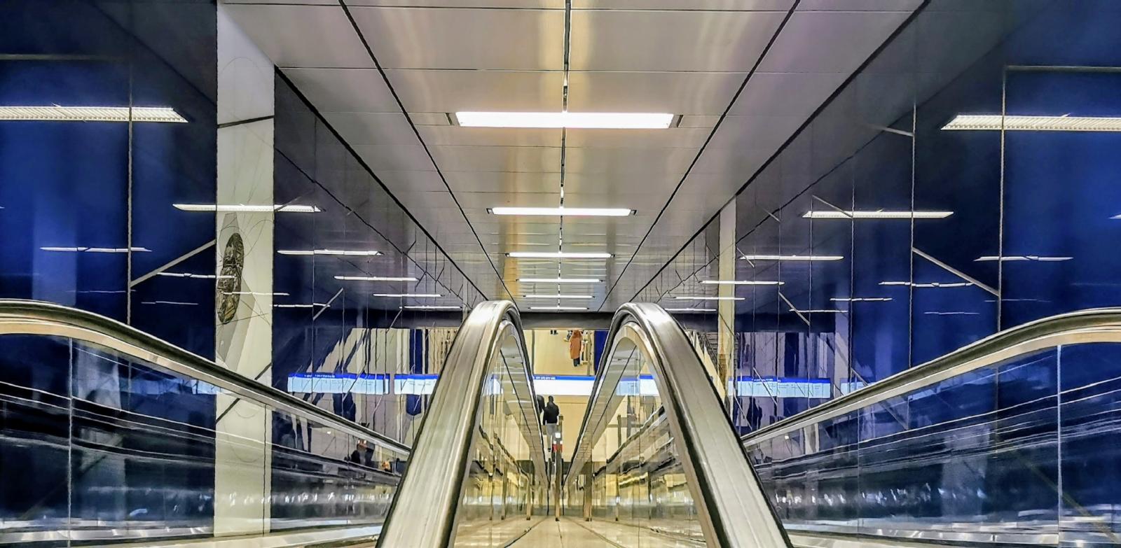 Haltestelle Schadowstraße, Rolltreppen