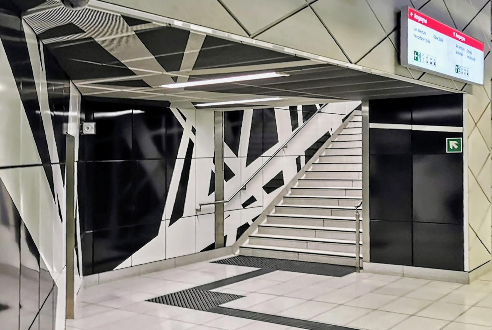 Bahnhaltestelle Pempelforter Straße, Treppenaufgang