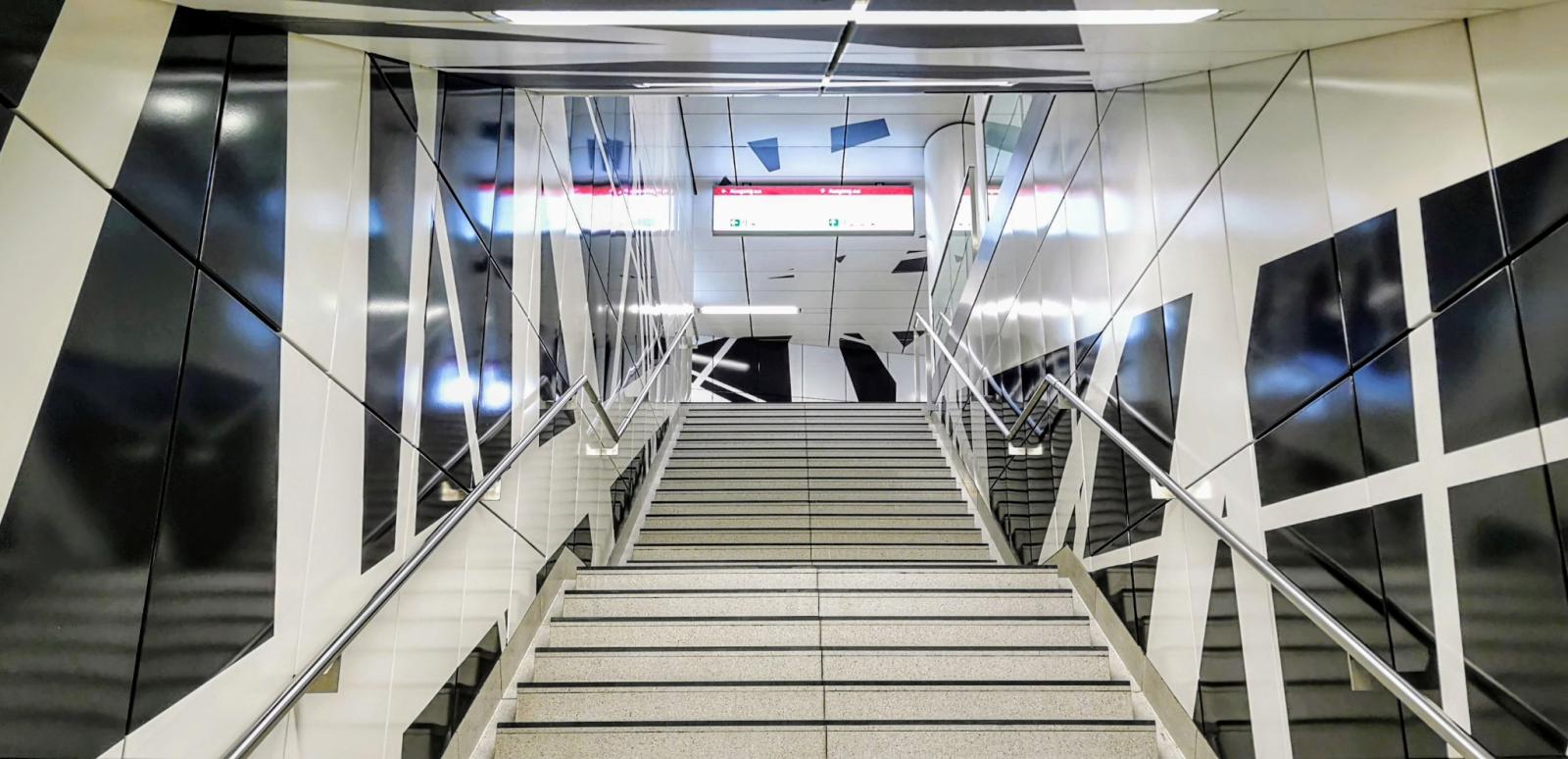 Bahnhaltestelle Pempelforter Straße, Treppenaufgang