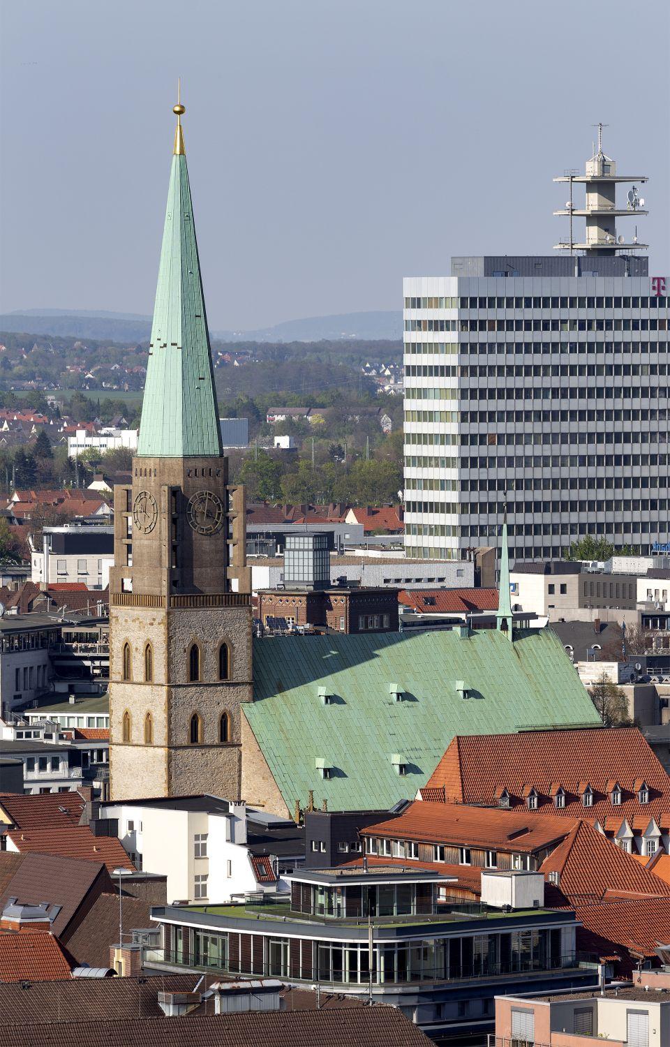 Altstädter Nicolaikirche mit Bielefelder Dachlandschaft