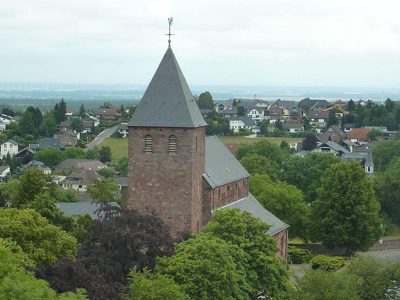 St. Johannes Baptist, von Westen mit Blick auf den Turm
