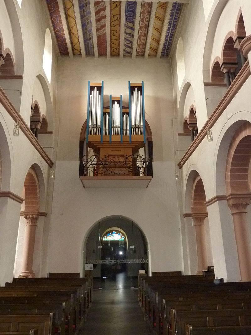 St. Johannes Baptist, Innenraum nach Westen mit Orgelempore