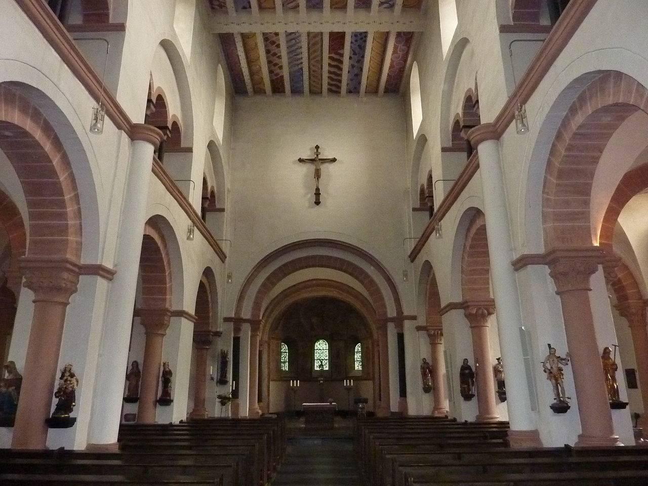 St. Johannes Baptist, Mittelschiff mit flacher Decke
