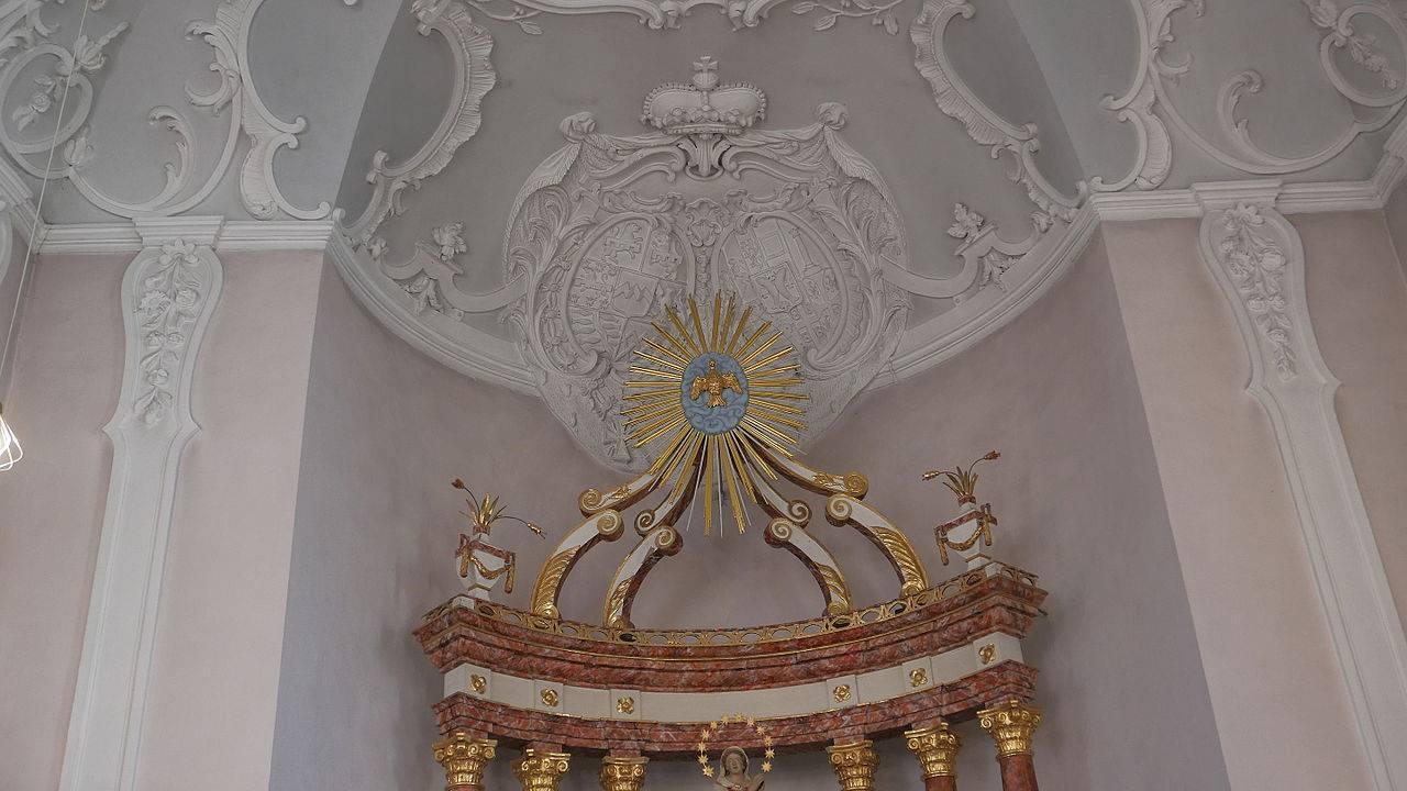 Kreuzkapelle, Apsis mit Stuckierung