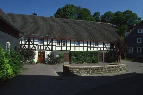 Wohn- und Wirtschaftsgebäude, Brauweg 2