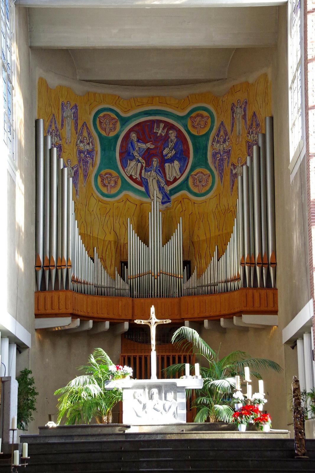 Blick auf die Orgel