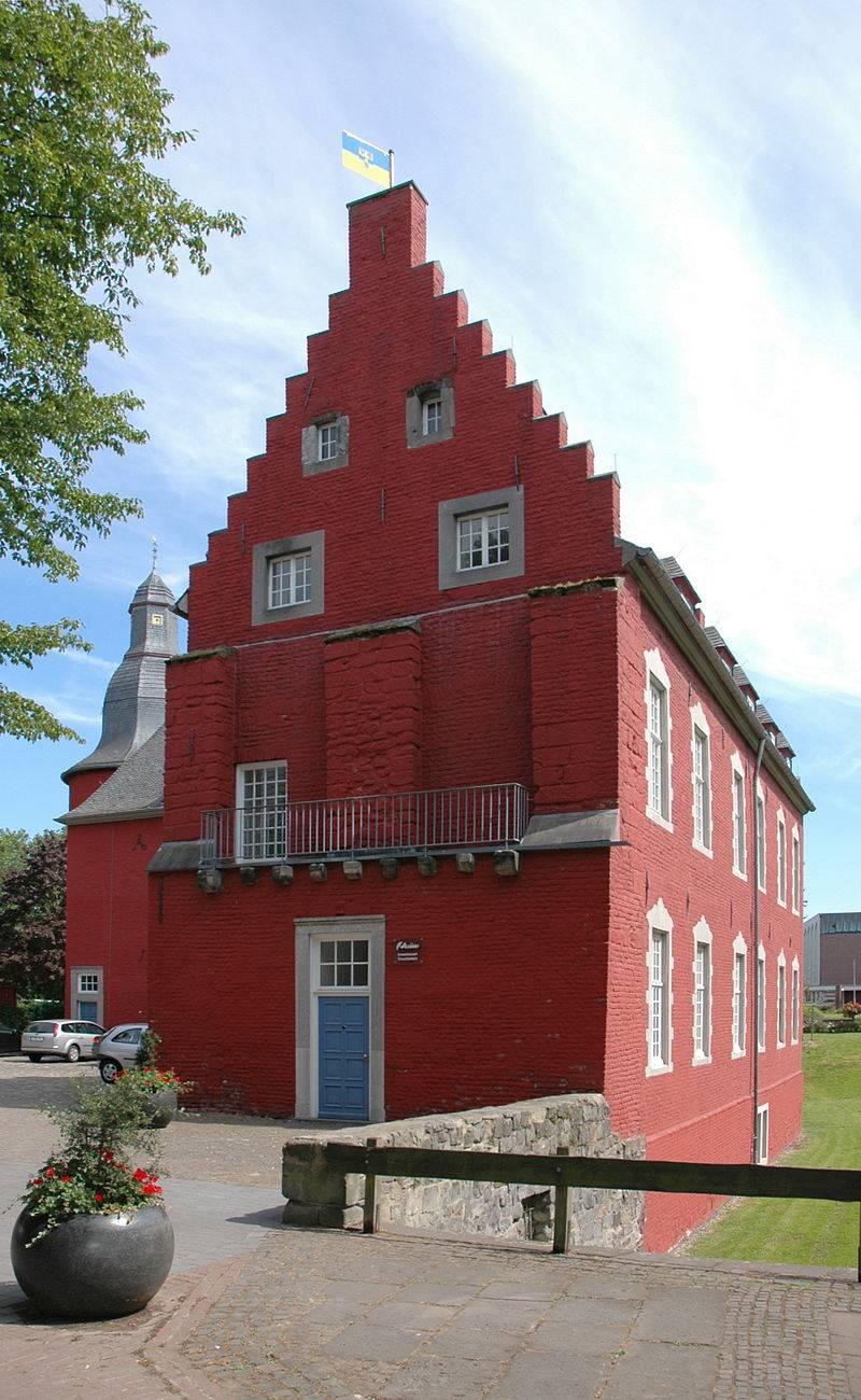 Burg Alsdorf, Treppengiebel des Südflügels 