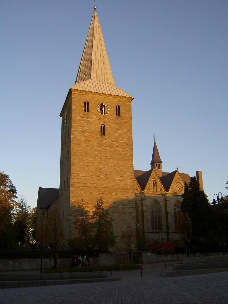 Blick auf den Westturm von St. Pankratius