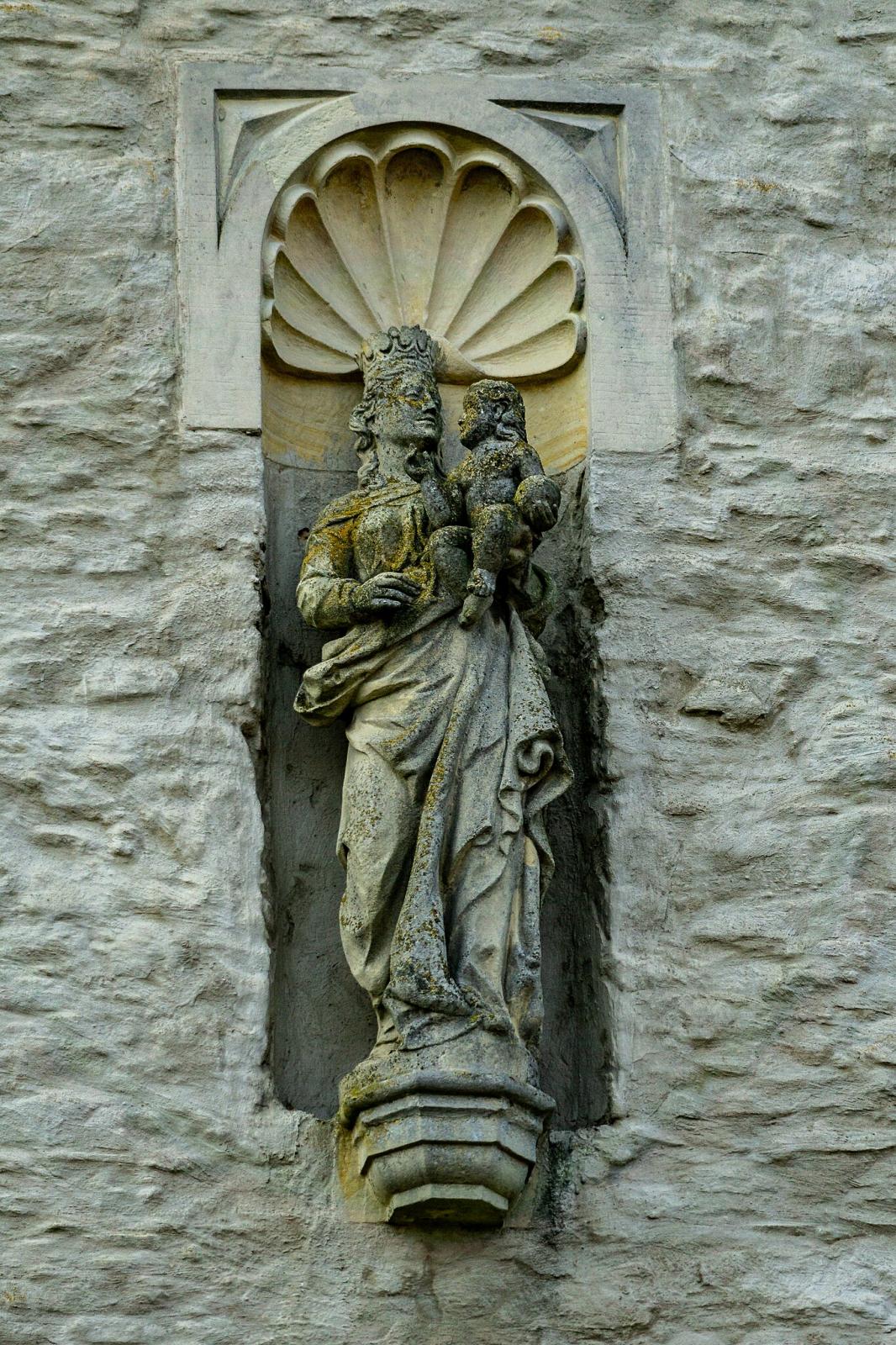 Madonnenfigur aus Bamberger Sandstein