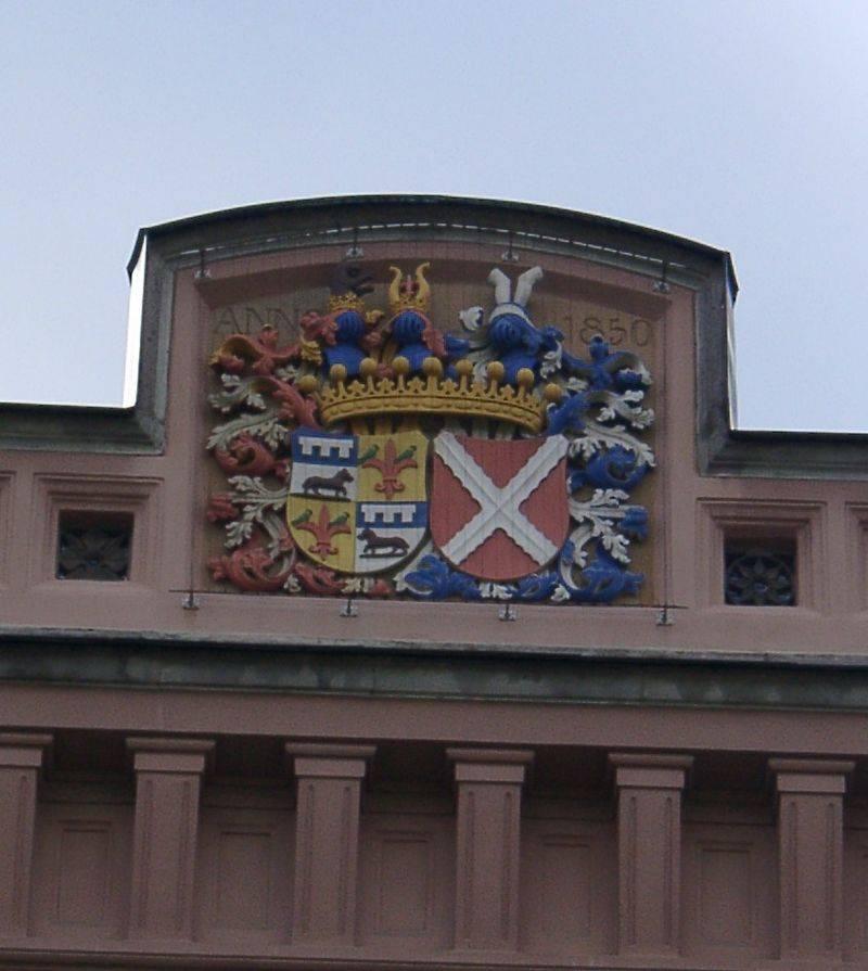 Wappen am Herrenhaus