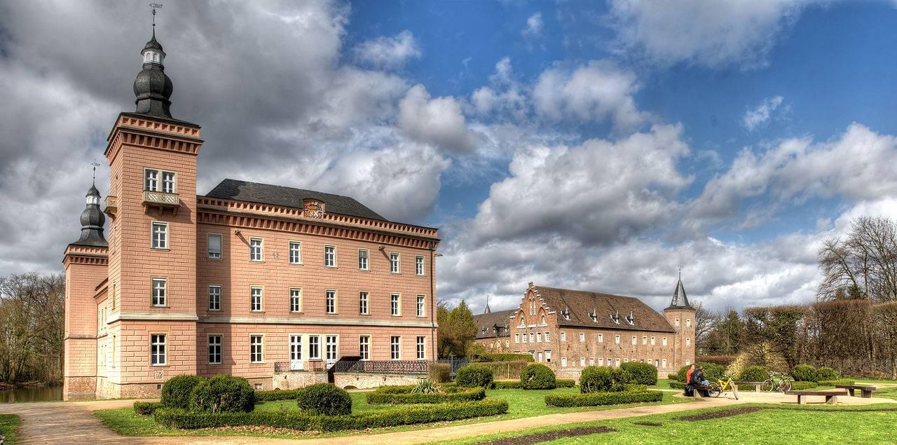 Blick auf das Herrenhaus und die barocke Vorburg