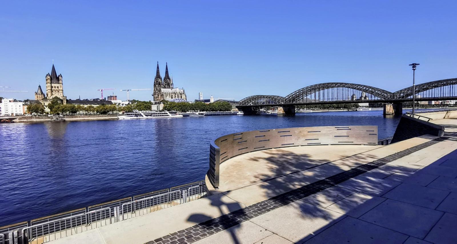 Ausblick auf das linksrheinische Ufer