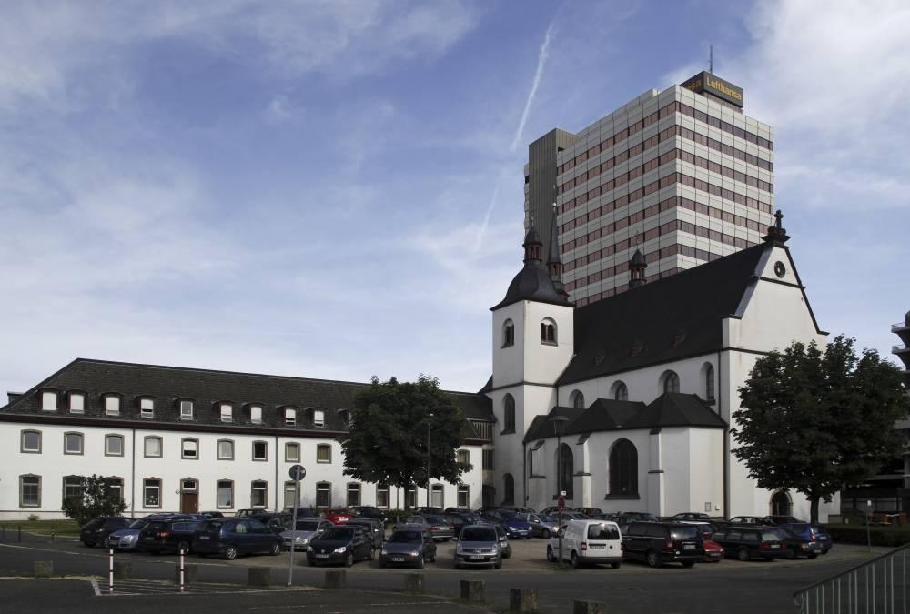 Alt St. Heribert mit Klostergebäude