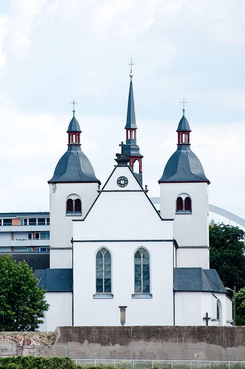Westfassade von Alt St. Heribert