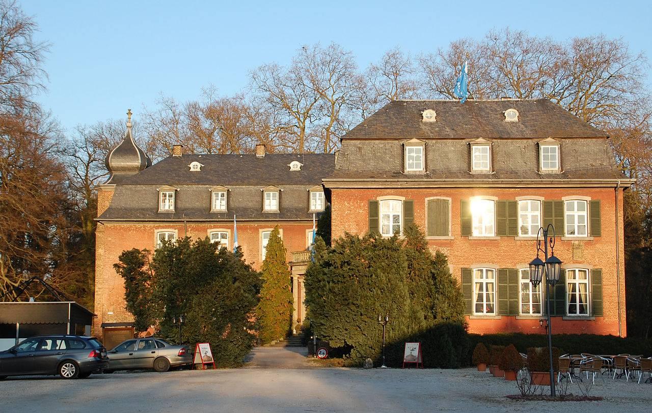 Hofseite von Schloss Gymnich