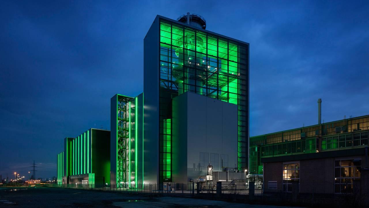 Kraftwerk Lausward Block Fortuna bei Nacht